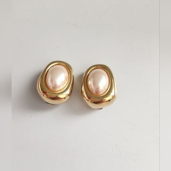 ✨️VINTAGE Givenchy Clip-on Gold Earrings - Picture 10 of 10